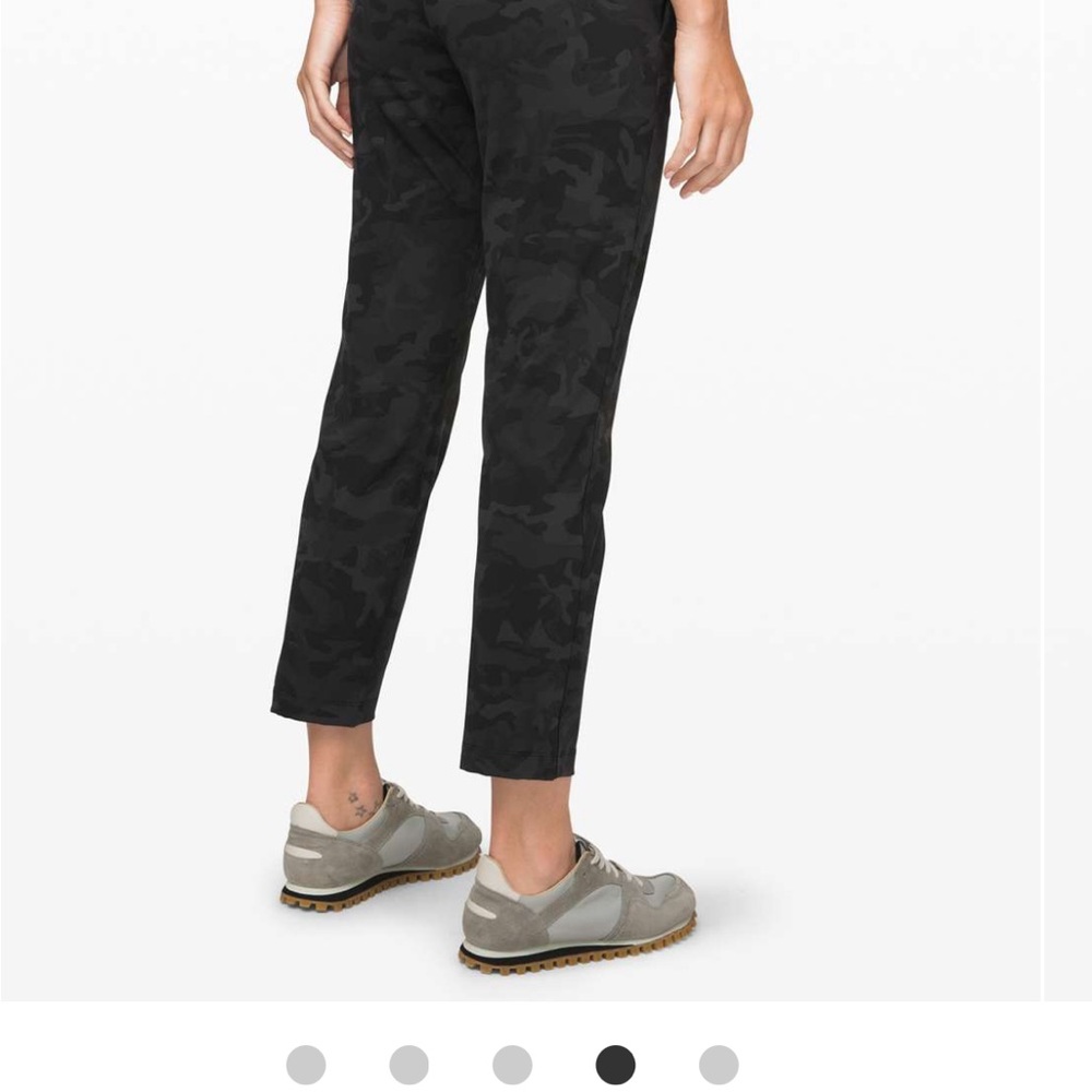 On the Fly 7/8 Pant
Incognito Camo Multi Grey
